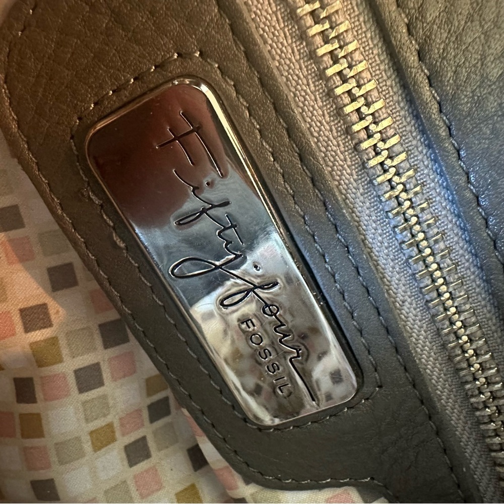 FOSSIL Fifty-Four Sockeye Ruffle Tote - Picture 8 of 9